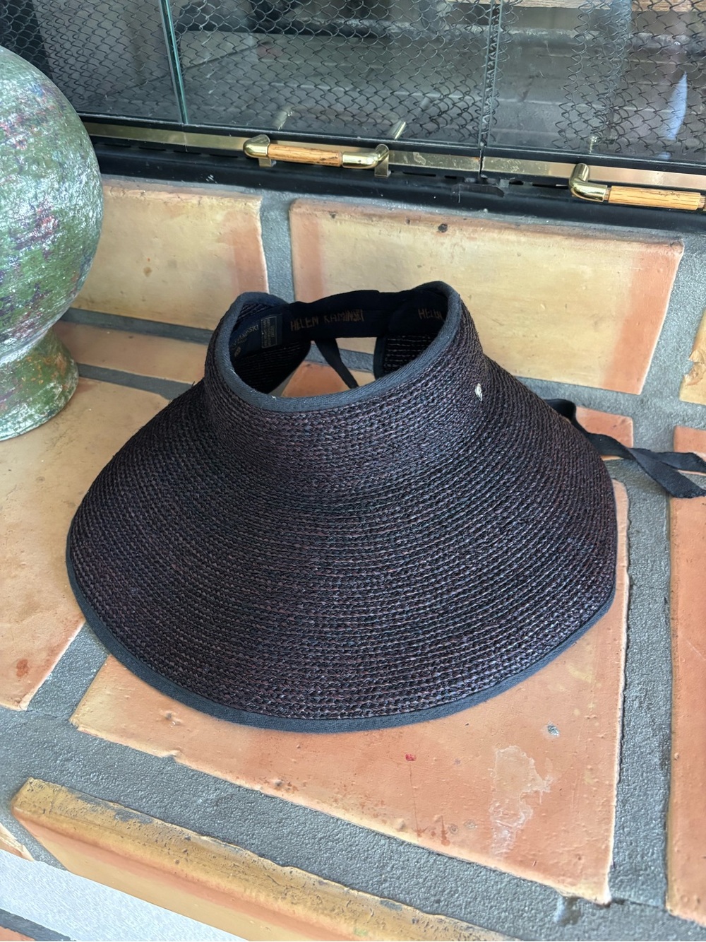 Helen Kaminski Raffia Packable visor in black/deep brown: Resort wear